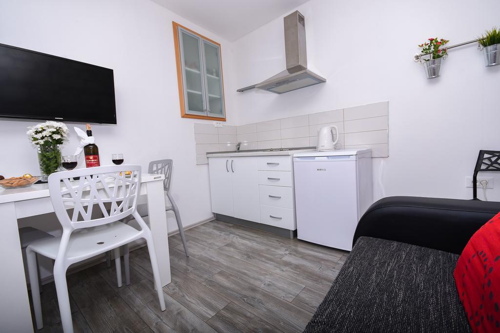 Tragos Lemon Tree Apartment Trogir Exterior photo